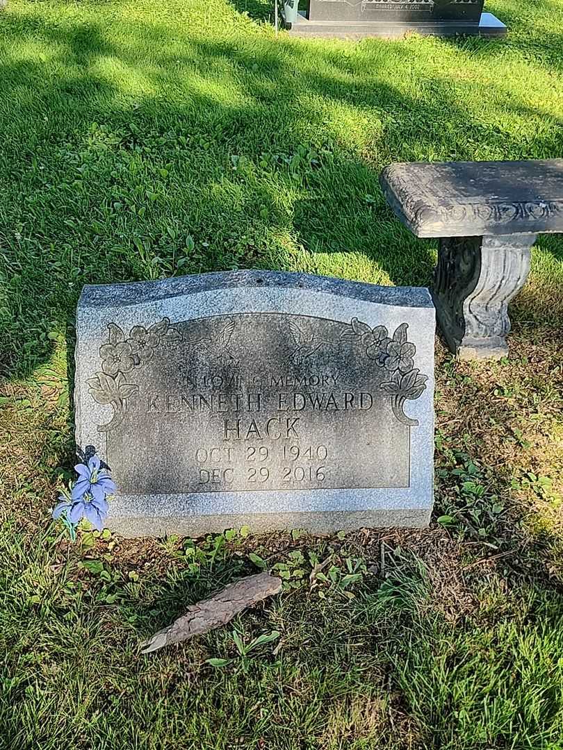 Kenneth Edward Hack's grave. Photo 3