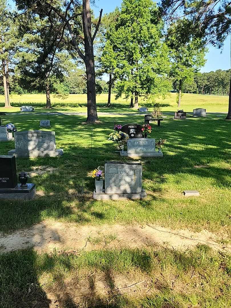 Lincoln M. Lenzi's grave. Photo 2