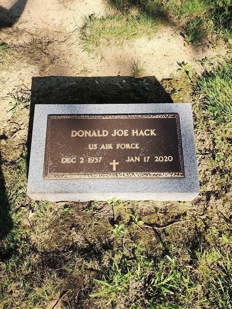 Donald Joe Hack's grave. Photo 4