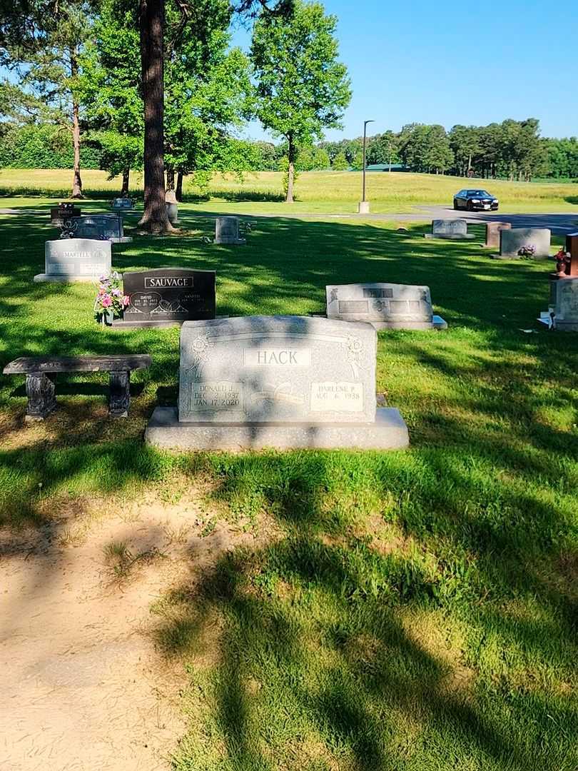 Donald Joe Hack's grave. Photo 2