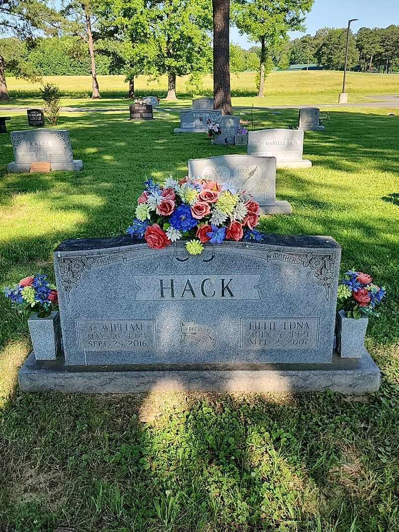Chester William Hack's grave. Photo 3